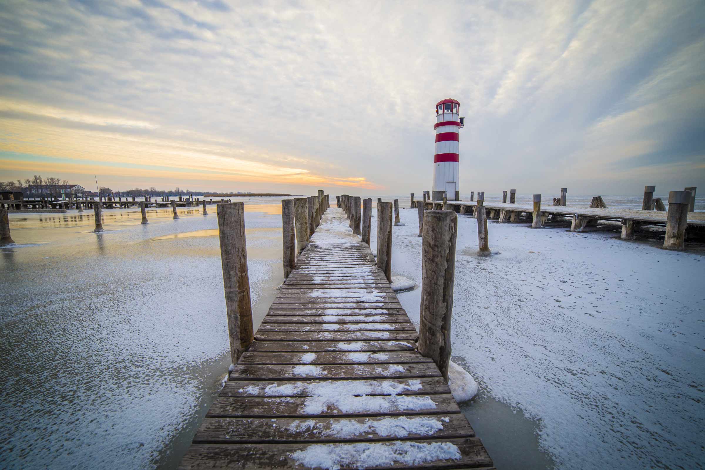 Leuchtturm in Podersdorf im Winter